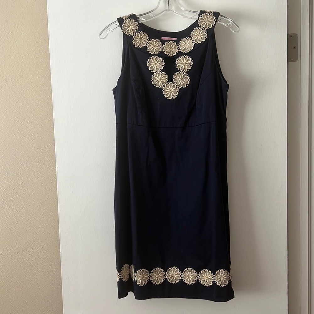 Lilly Pulitzer navy blue and gold dress. Size 8. Keyhole neck